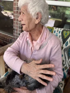 forest-cottage-senior-care-sanam-golden-doodle-therapy-5